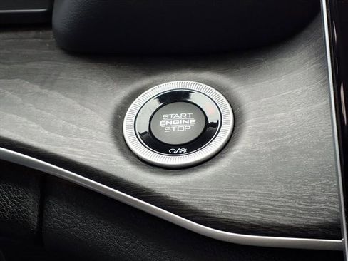 Used 2023 Jeep Grand Cherokee L Limited w/ Black Appearance Package image 16