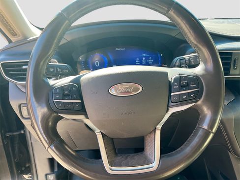 Used 2020 Ford Explorer Platinum w/ Premium Technology Package image 11
