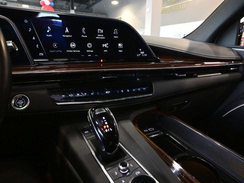 Used 2023 Cadillac Escalade Premium Luxury AWD/4WD image 35