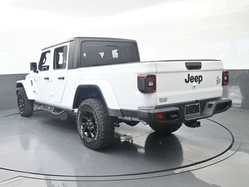 Used 2024 Jeep Gladiator Sport AWD/4WD image 4