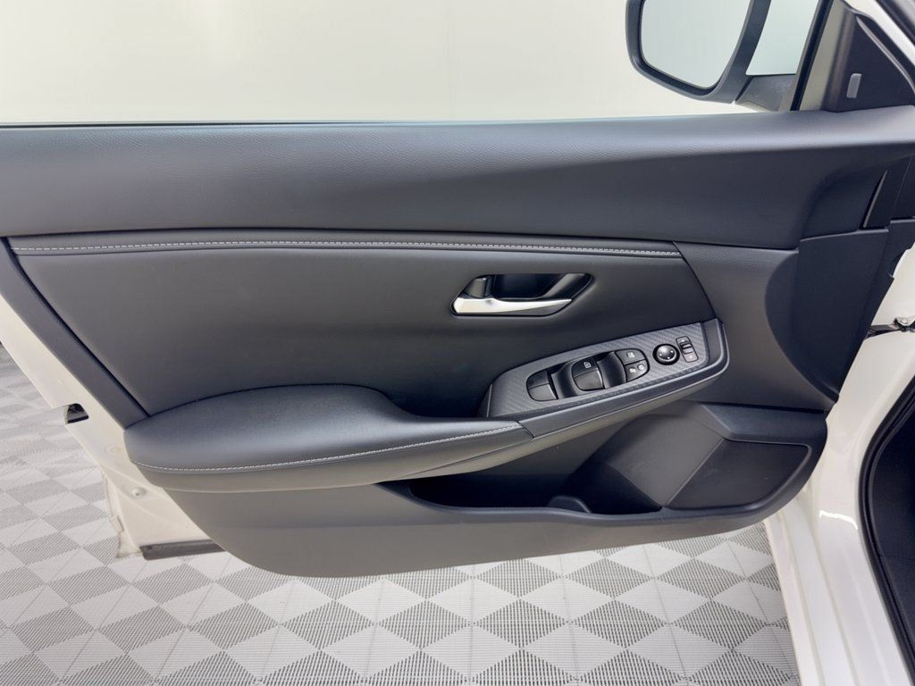 Used 2025 Nissan Sentra SV FWD image 14