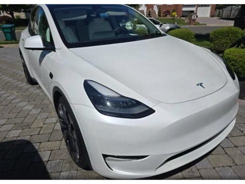 Used 2023 Tesla Model Y Performance AWD/4WD image 2