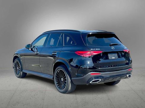 Used 2025 Mercedes-Benz GLC 300 4MATIC image 3