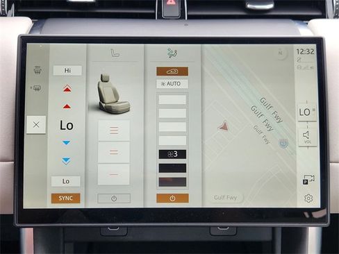 Used 2025 Land Rover Discovery Sport S image 18