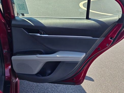 Used 2022 Toyota Camry LE image 9