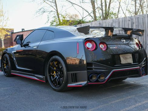 Used 2023 Nissan GT-R NISMO w/ Floor Mat Package AWD/4WD image 6