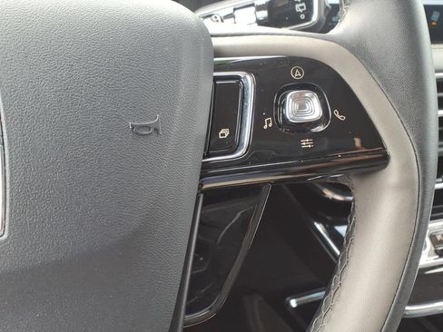 Certified 2023 Lincoln Corsair AWD w/ Rear Removable Package Tray image 9