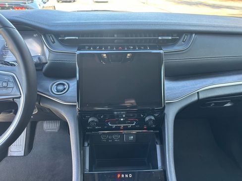 Used 2023 Jeep Grand Cherokee Limited image 31