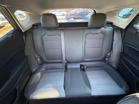 Used 2025 Chevrolet Trax LT image 34