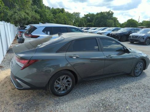 Used 2024 Hyundai Elantra SEL FWD image 2