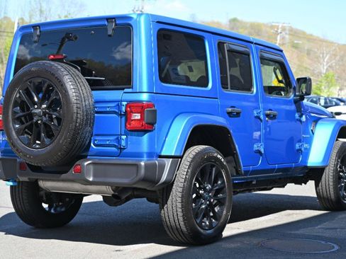 Used 2024 Jeep Wrangler Unlimited Sahara AWD/4WD image 4