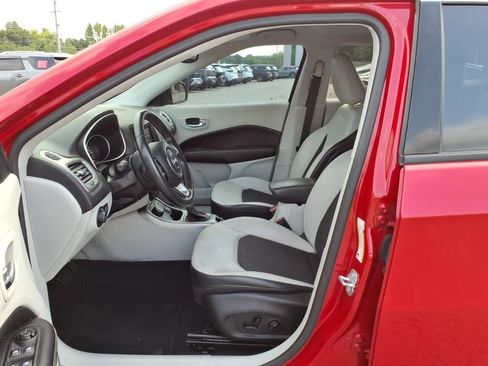 Used 2018 Jeep Compass Latitude w/ Popular Equipment Group AWD/4WD image 4