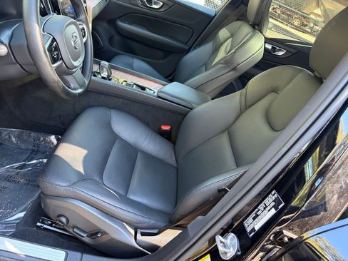 Used 2025 Volvo V60 B5 Cross Country Plus image 32