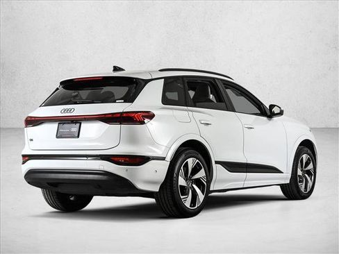 Certified 2025 Audi Q6 e-tron Premium Plus AWD/4WD image 5