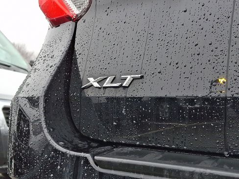 Certified 2022 Ford Explorer XLT w/ Class IV Trailer Tow Package image 31