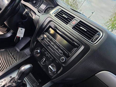 Used 2014 Volkswagen Jetta SE FWD image 36