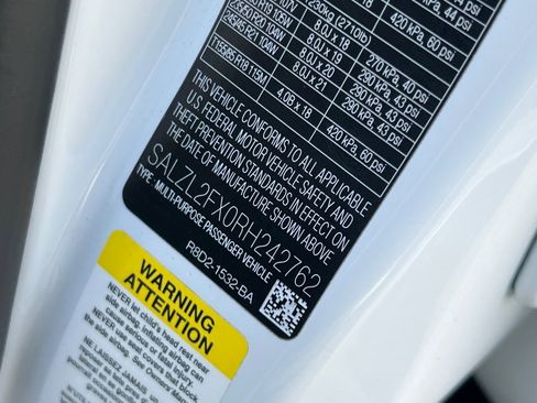 Used 2024 Land Rover Range Rover Evoque Dynamic SE image 22