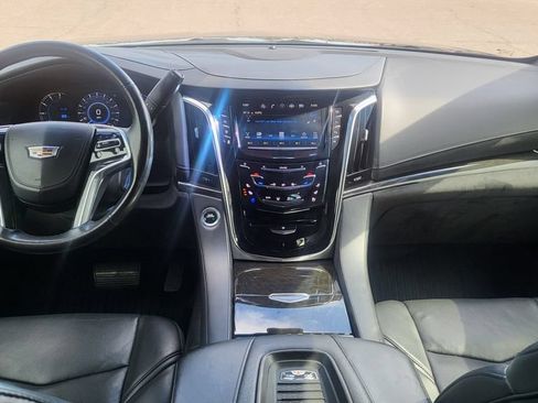 Used 2018 Cadillac Escalade Platinum AWD/4WD image 34