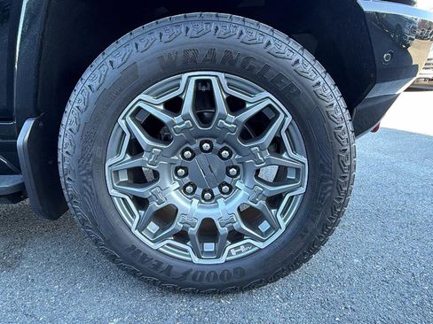 Certified 2024 GMC Hummer EV 3X w/ LPO, Illumination Package image 9