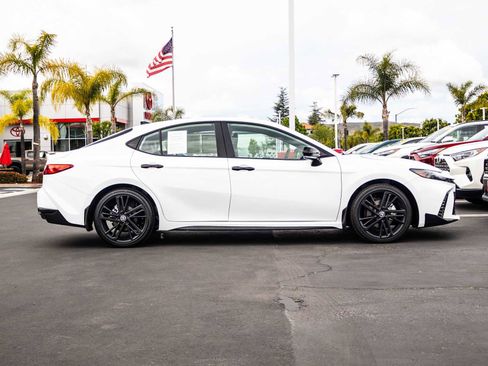 Certified 2026 Toyota Camry Hybrid w/ Convenience Package FWD image 12