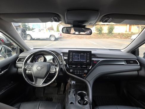 Used 2021 Toyota Camry SE w/ Cold Weather Package image 25