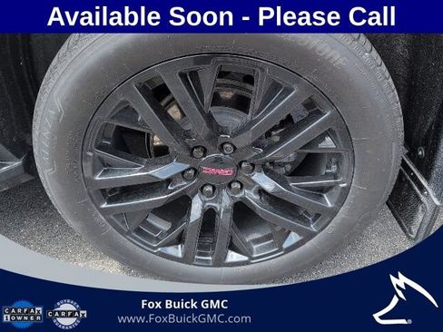 Used 2024 GMC Yukon Denali w/ Advanced Technology Package AWD/4WD image 8