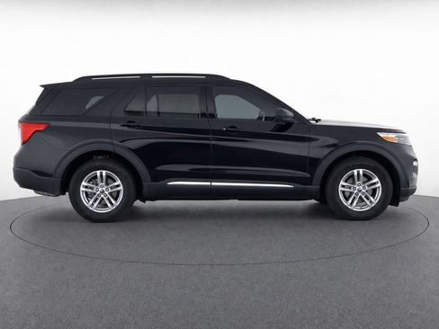 Used 2023 Ford Explorer XLT w/ Equipment Group 202A AWD/4WD image 23