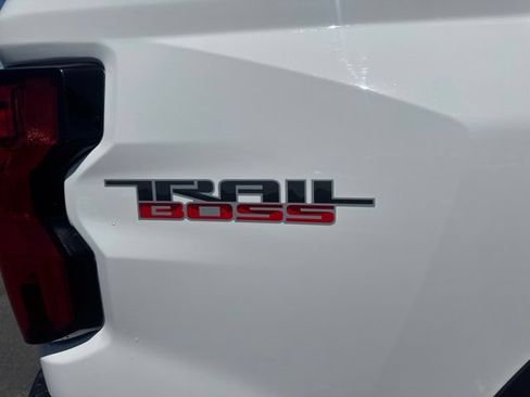 Used 2024 Chevrolet Colorado Trail Boss w/ Advanced Trailering Package AWD/4WD image 10