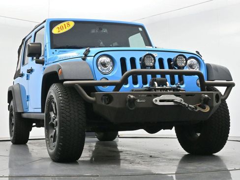 Used 2018 Jeep Wrangler Unlimited Rubicon w/ Connectivity Group AWD/4WD image 43