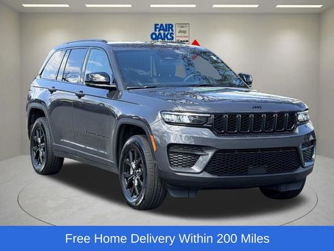 Certified 2025 Jeep Grand Cherokee Altitude AWD/4WD image 1