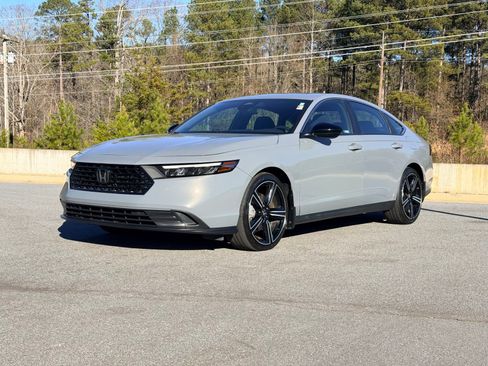 Used 2023 Honda Accord Sport image 3