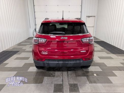 Used 2025 Jeep Compass Latitude AWD/4WD image 3
