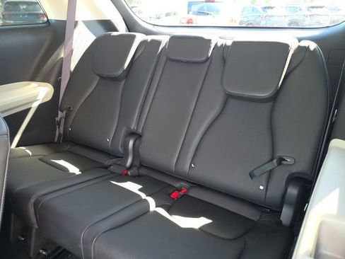 Used 2023 Kia Carnival EX FWD image 7