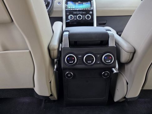 Used 2017 Land Rover Discovery HSE AWD/4WD image 29