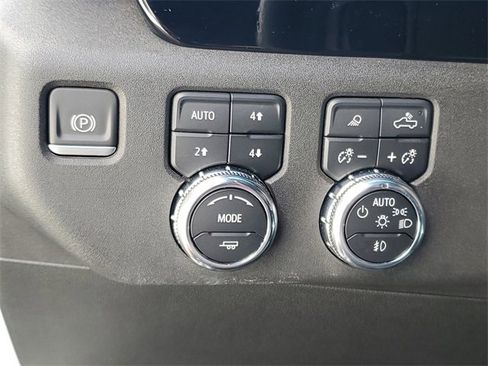 Used 2024 GMC Sierra 2500 SLT w/ SLT Premium Package image 4