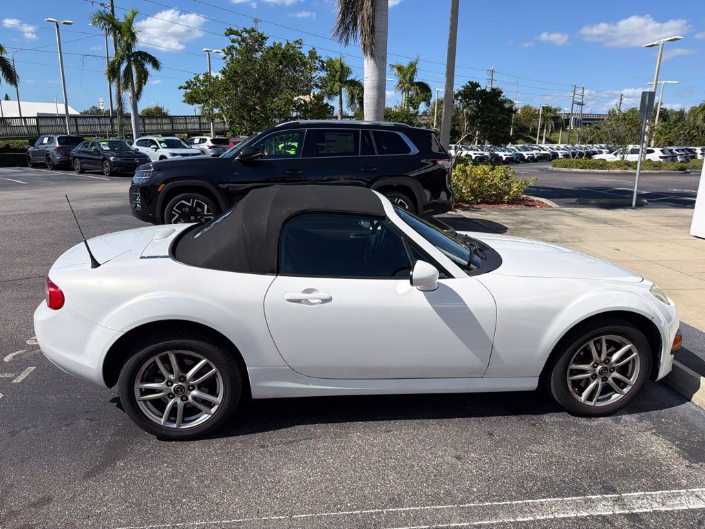 Used 2014 MAZDA MX-5 Miata Sport RWD image 4