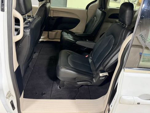 Used 2022 Chrysler Voyager LX w/ Fleet Security Group FWD image 22