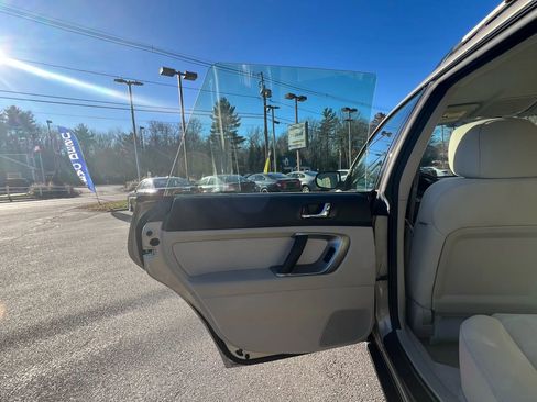 Used 2008 Subaru Outback 2.5i L.L. Bean image 40