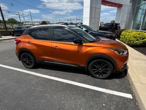 Used 2020 Nissan Kicks SR w/ Exterior Package FWD image 11