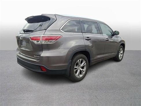 Used 2014 Toyota Highlander XLE image 4