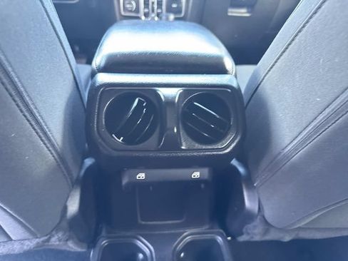 Used 2018 Jeep Wrangler Unlimited Sport S AWD/4WD image 15