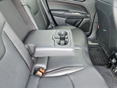 Used 2025 Jeep Compass Trailhawk AWD/4WD image 19