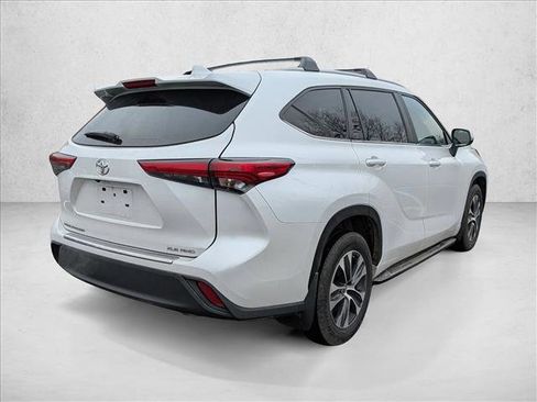 Certified 2023 Toyota Highlander XLE image 5