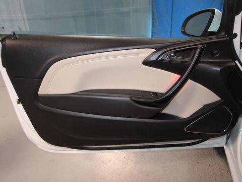 Used 2019 Buick Cascada Premium FWD image 5