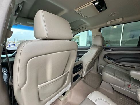 Used 2015 Chevrolet Suburban LT image 14