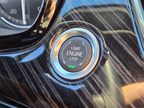 Used 2025 Cadillac XT6 Premium Luxury image 37