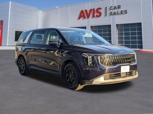 Used 2025 Kia Carnival image 9