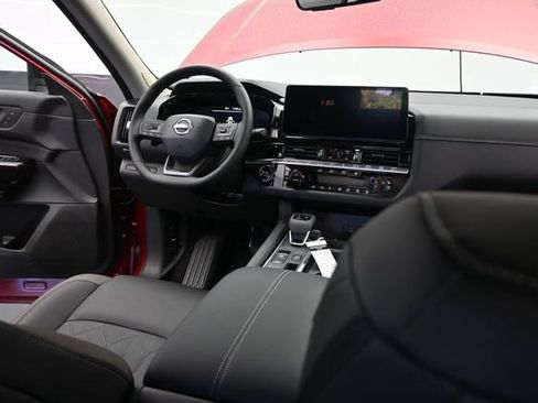 Used 2026 Nissan Pathfinder Platinum FWD image 50