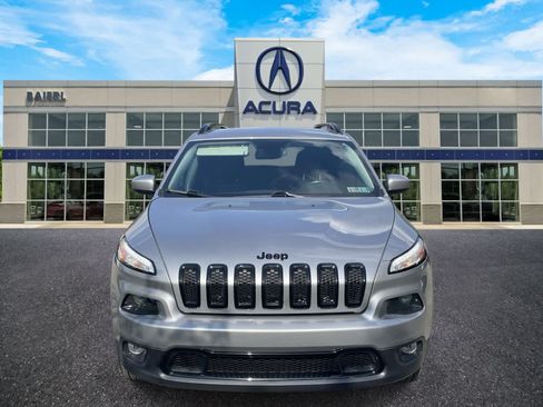 Used 2018 Jeep Cherokee Latitude w/ Altitude Package AWD/4WD image 8
