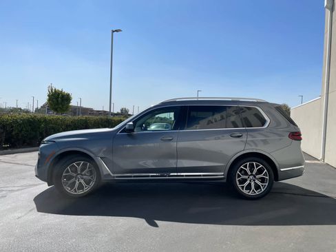 Used 2024 BMW X7 xDrive40i image 3